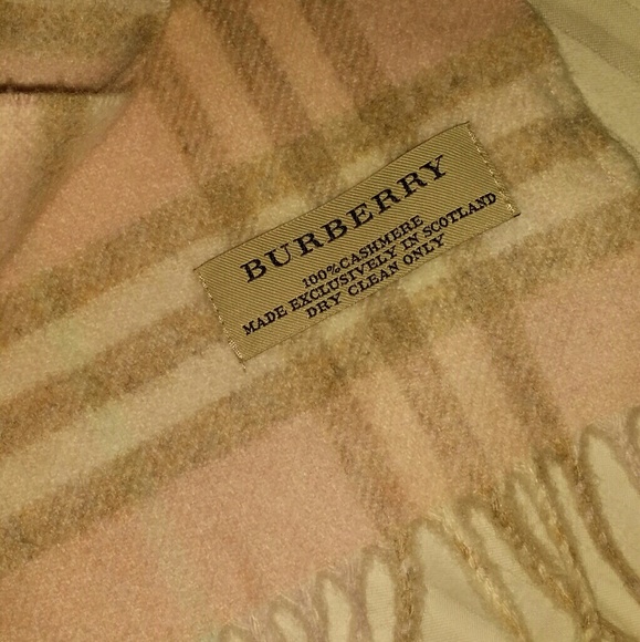 Burberry pink checkered cashmere scarf - Picture 4 of 6