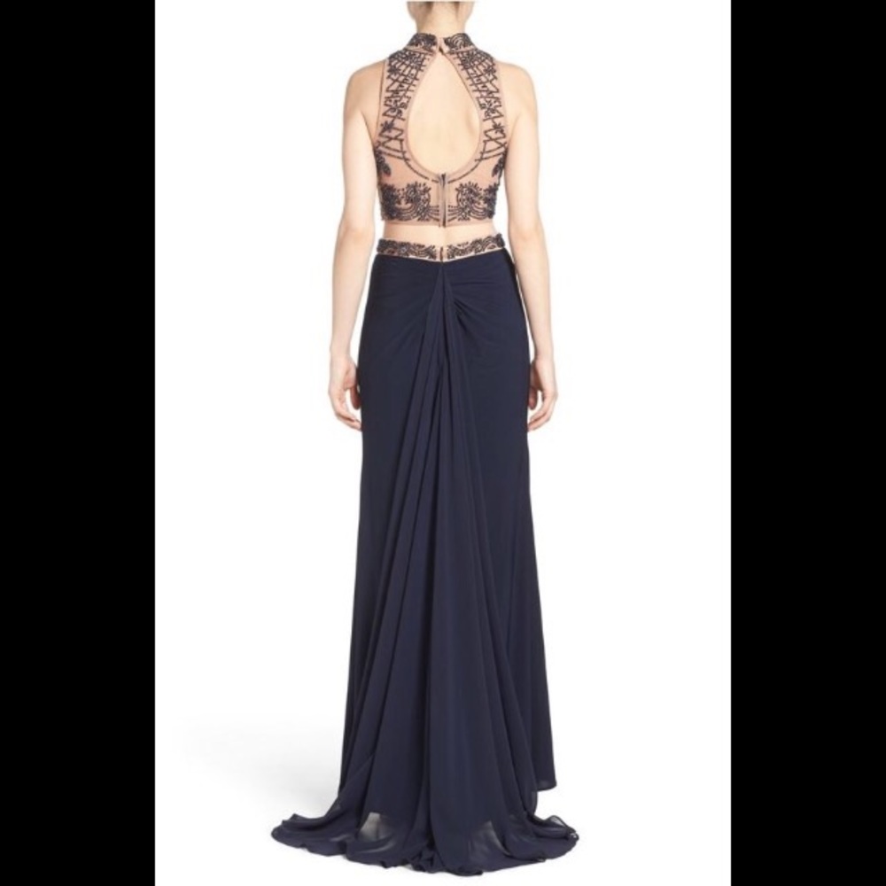 PROM DRESS | FORMAL GOWN - Picture 6 of 7