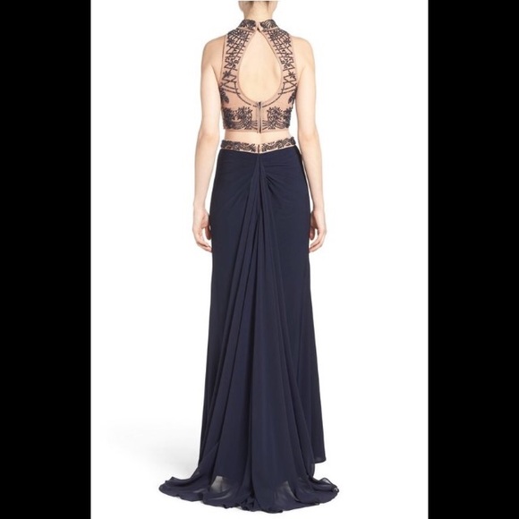 PROM DRESS | FORMAL GOWN - Picture 6 of 7