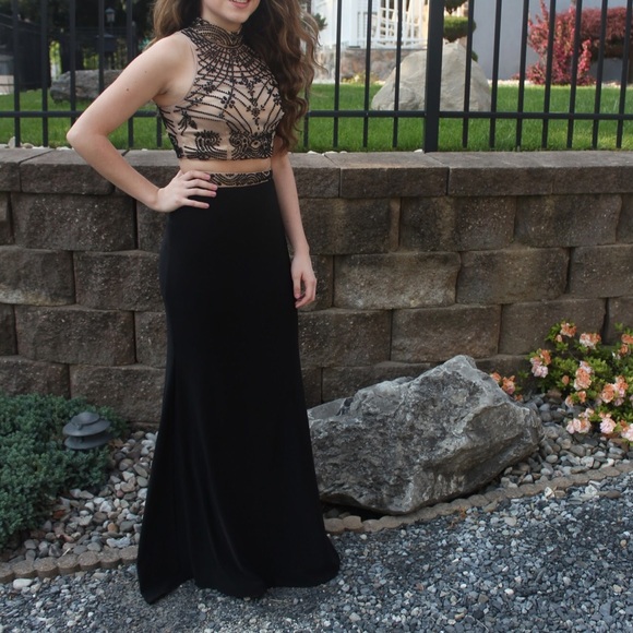 PROM DRESS | FORMAL GOWN - Picture 2 of 7