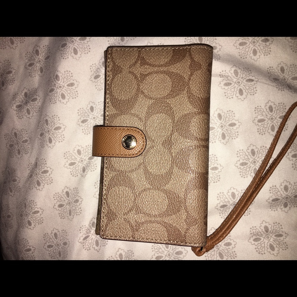 Coach smartphone wristlet