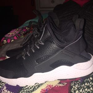 NIKE HUERACHES