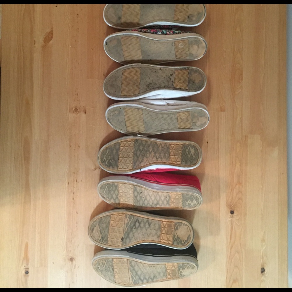 FOUR PAIRS of shoes! - Picture 2 of 4