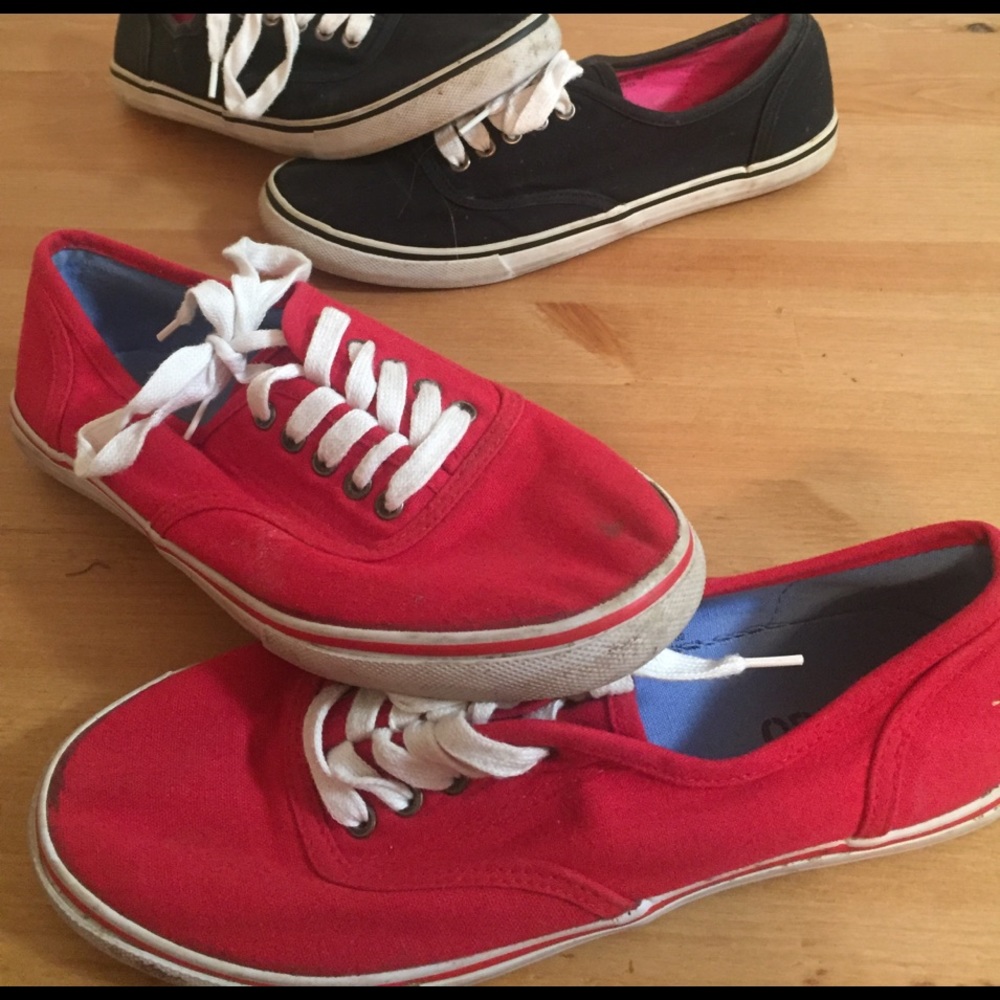 FOUR PAIRS of shoes! - Picture 4 of 4