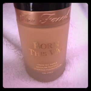 Too Faced Born This Way Liquid foundation