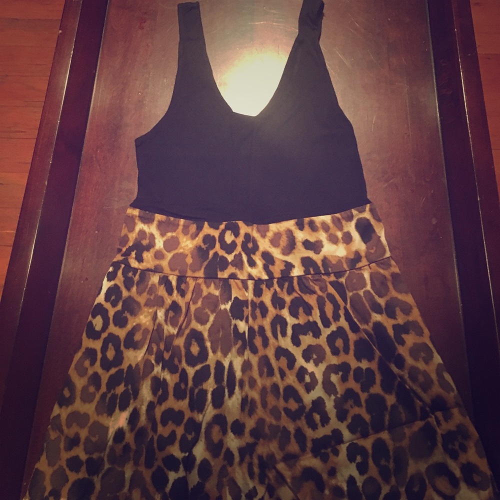 Express size 4 Dress CHEETAH. So comfy w/ pockets.