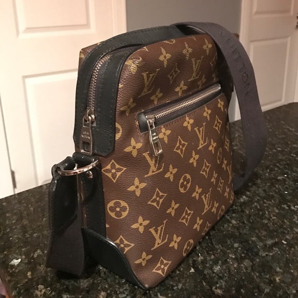 Louis Vuitton Messenger Bag - Picture 2 of 2