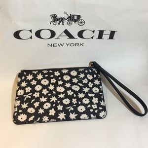 Coach wristlet F57936