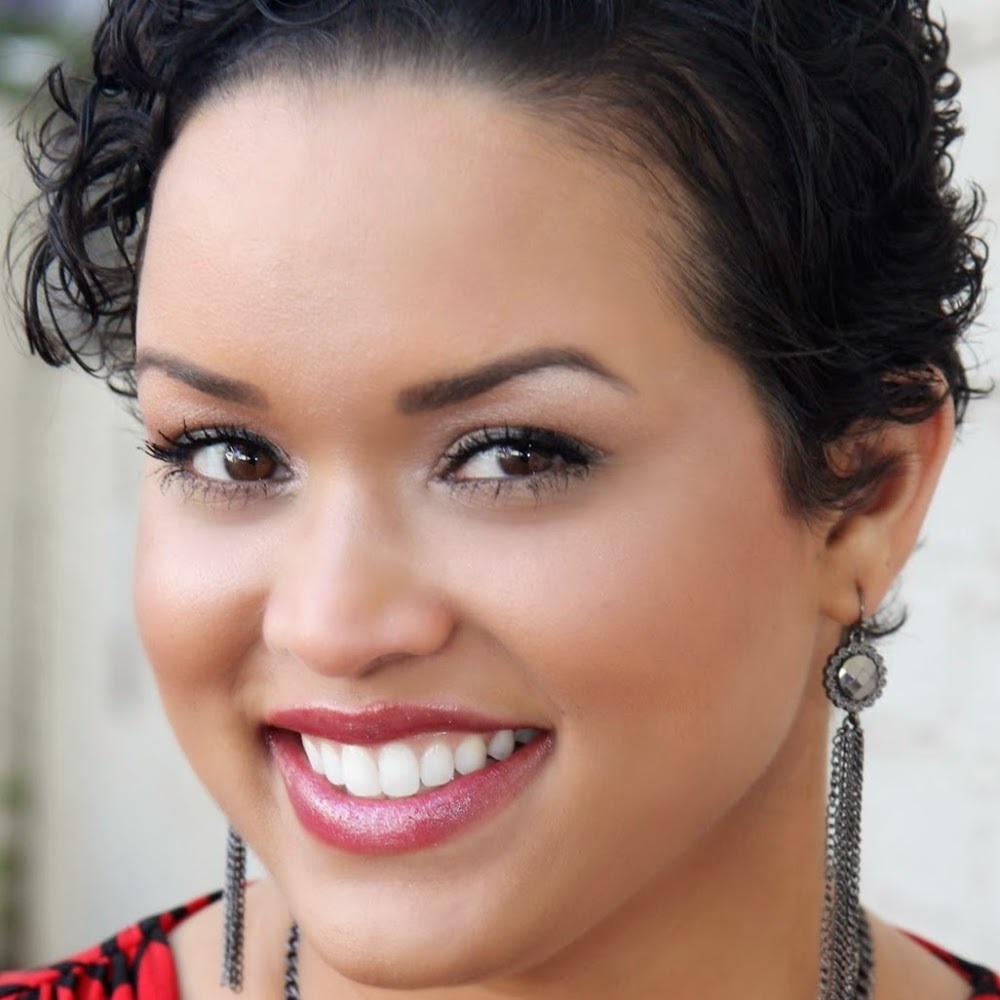 Meet your Posher, Adeena