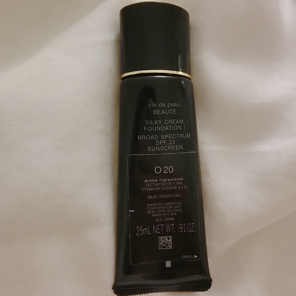 cle de peau foundation
