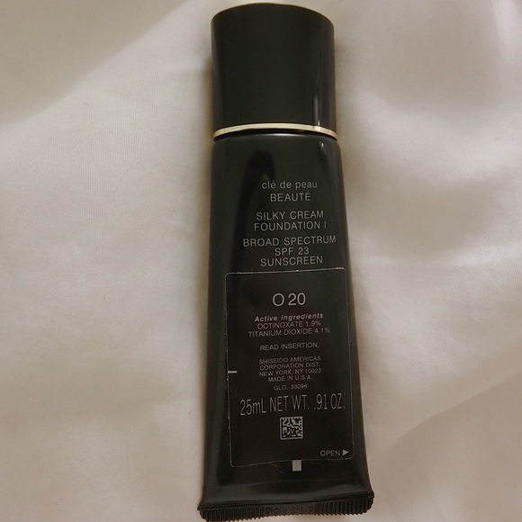 cle de peau foundation - Picture 1 of 1