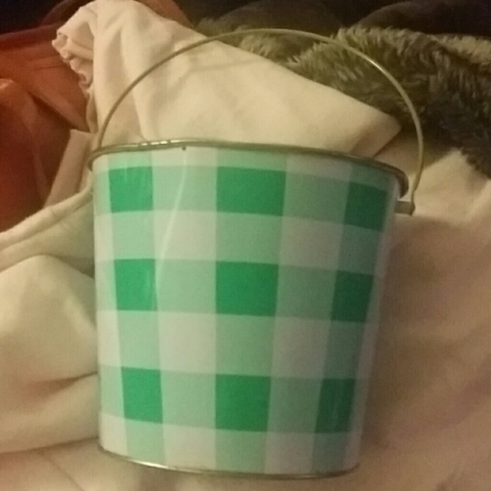 DECORATIVE METAL PAIL APPX 11"HIGH WITH HANDLE