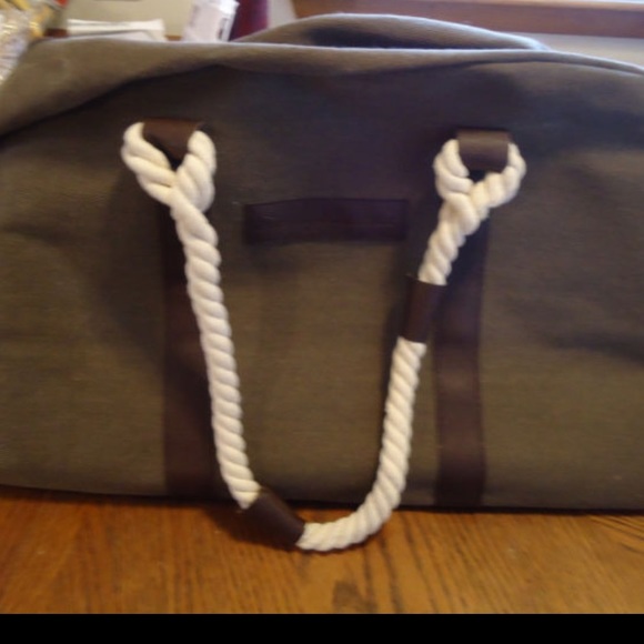 🆕🆕🎉 TOMMY BAHAMA DUFFLE BAG - Picture 5 of 8