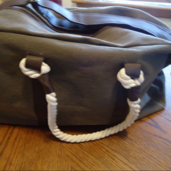 🆕🆕🎉 TOMMY BAHAMA DUFFLE BAG - Picture 7 of 8