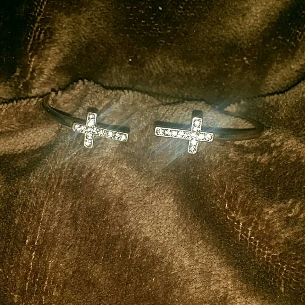 DOUBLE CROSS BRACELET