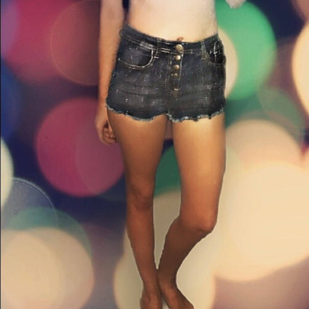 SUPER cute high waisted daisy dukes!
