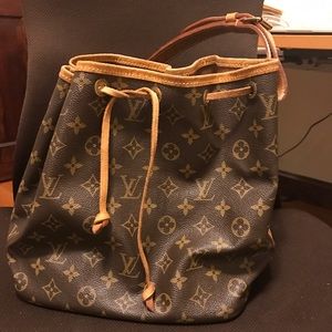 100% Authentic Louis Vuitton shoulder bag