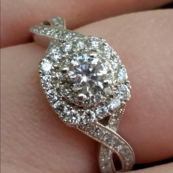 Neil Lane engagement ring - Picture 1 of 3