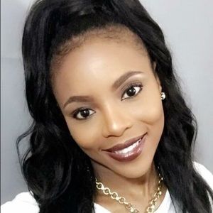 Meet your Posher, Monique