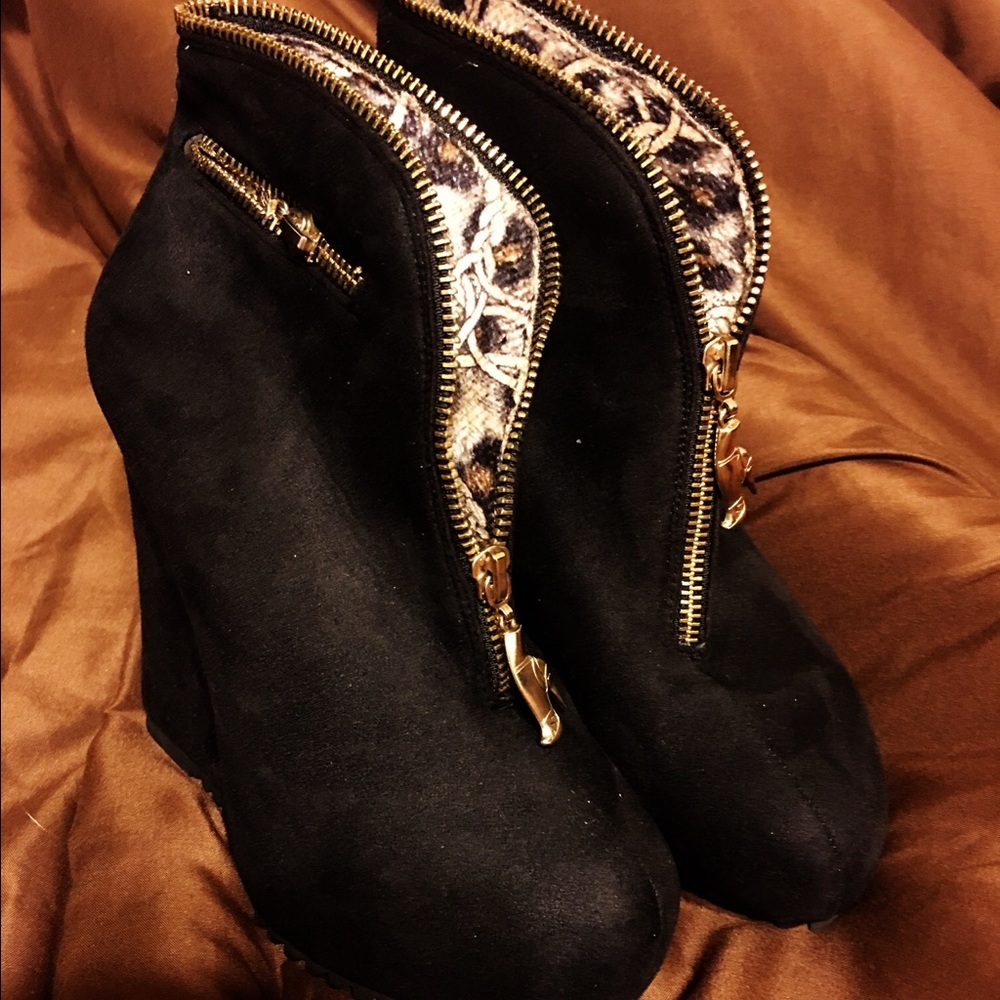 Brand NEW wedge boots❤