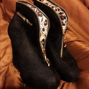 Brand NEW wedge boots❤