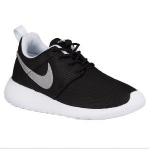 Roshe black white silver