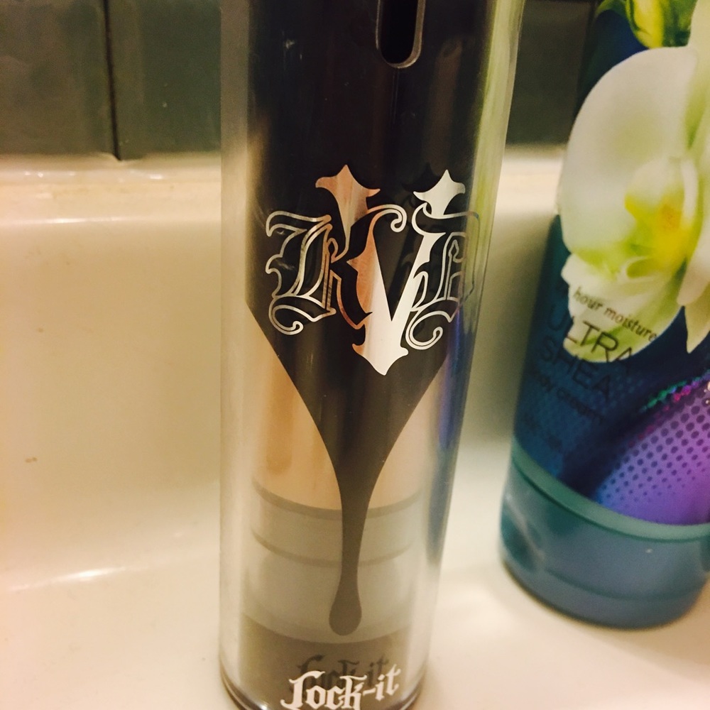 Kat Von D lock it foundation