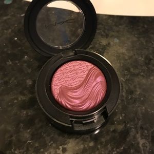 MAC Extra Dimension Eyeshadow MAC Extra Dimension Eyeshadow