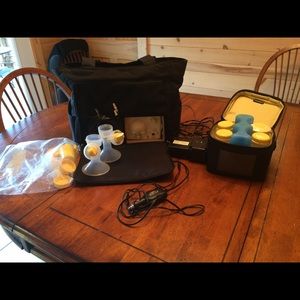 Medela pump in style with lots of accessories