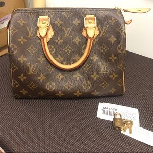 LV Speedy 25 Authentic with lock keys n dust bag