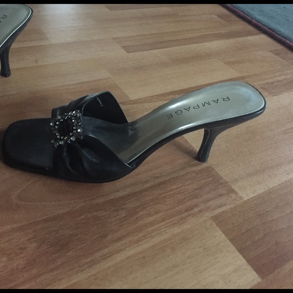 Size 10! Wedding or prom!  Kitten heel is perfect for dancing! - Picture 2 of 2