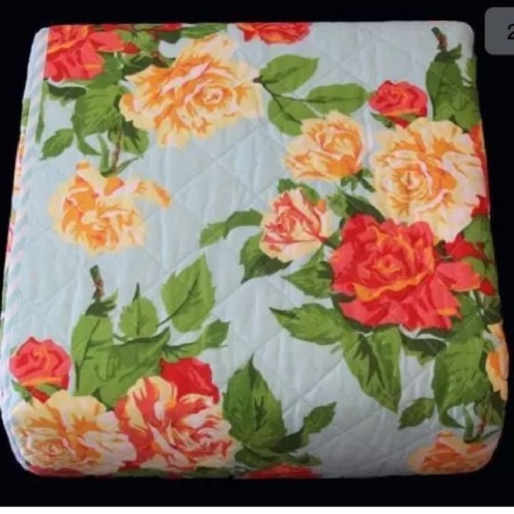 πBetsey Johnson 2-Piece Quilt Set Floral Bouquet - Picture 4 of 6