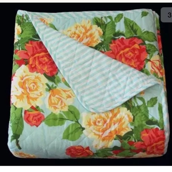 💝Betsey Johnson 2-Piece Quilt Set Floral Bouquet - Picture 3 of 6