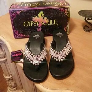 BNWT Gypsy soule wedge flip flops