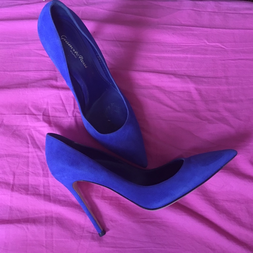 GIANVITO ROSSI PUMPS