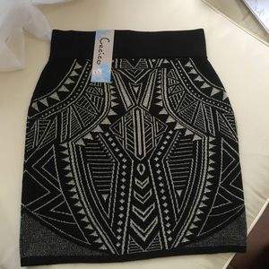 🌈 NWT. Black and gold skirt