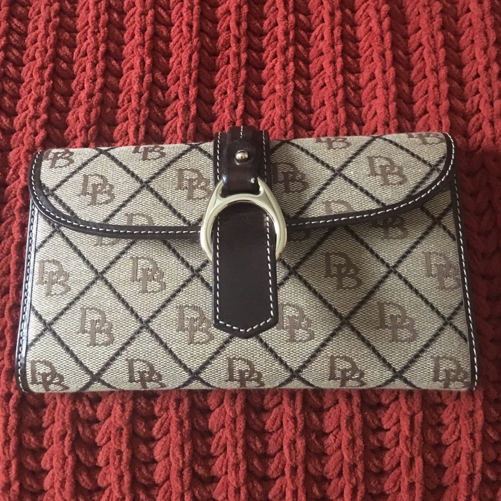 Dooney & Bourke wallet