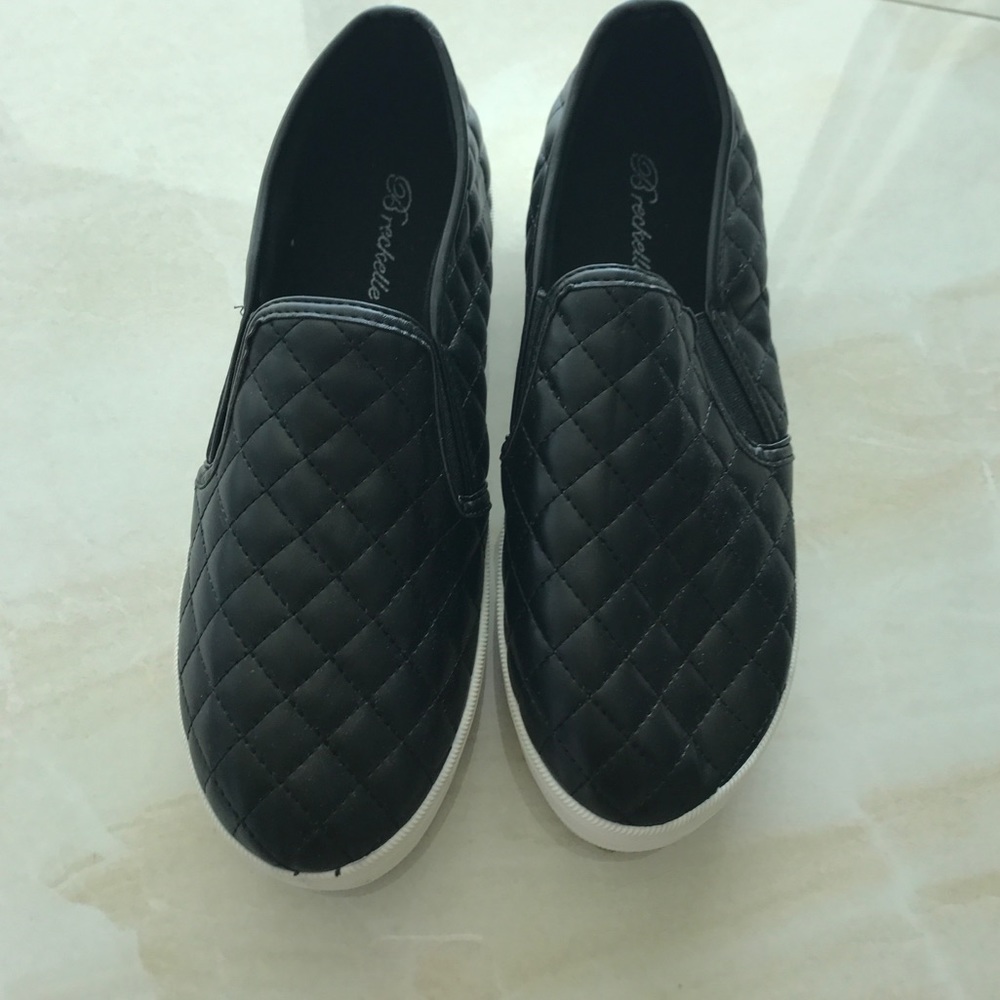 Platform sole flat shoes