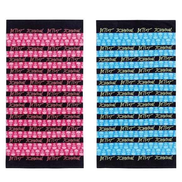 NWT Betsey Johnson Beach Towels ☀️ 😎 VARIOUS - Picture 2 of 8