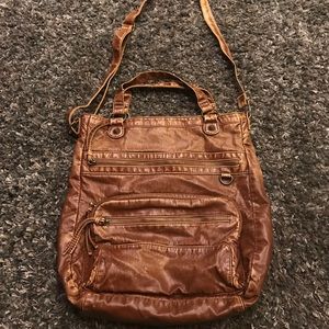 Messenger cross-body bag Tillys tshirt and jeans