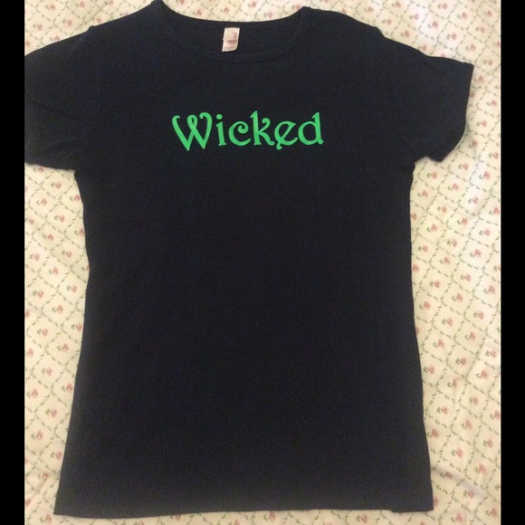 Women's fit "wicked" Salem ,MA tee - Picture 1 of 4