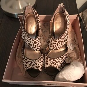 BCBGeneration snow/leopard 8M