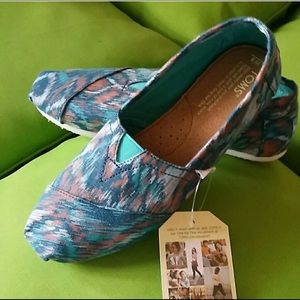 NWT Toms Blue Flats, Size 7.5