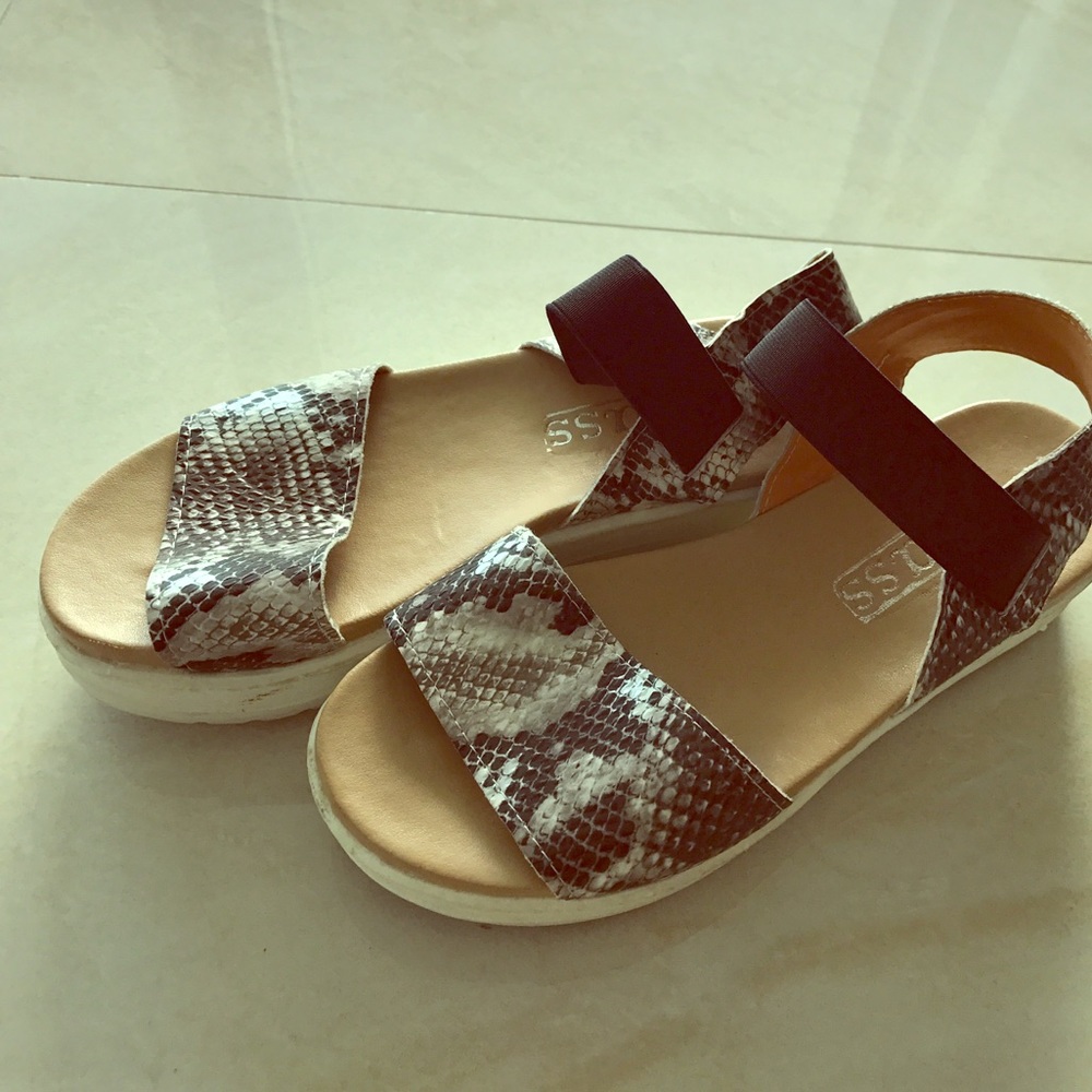 Platform sandals