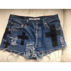 Levi high waisted cross shorts size medium