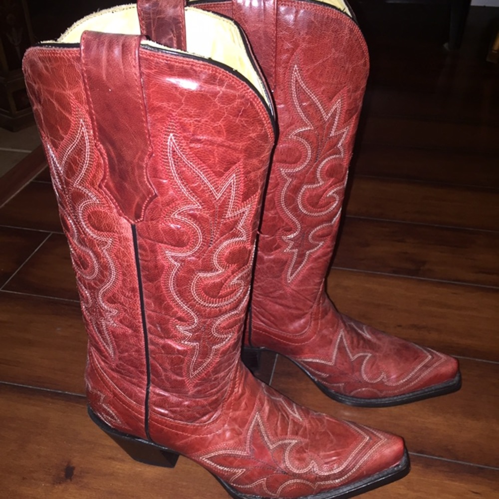 Gorgeous red Corral cowgirl boots! Size 8. NWT