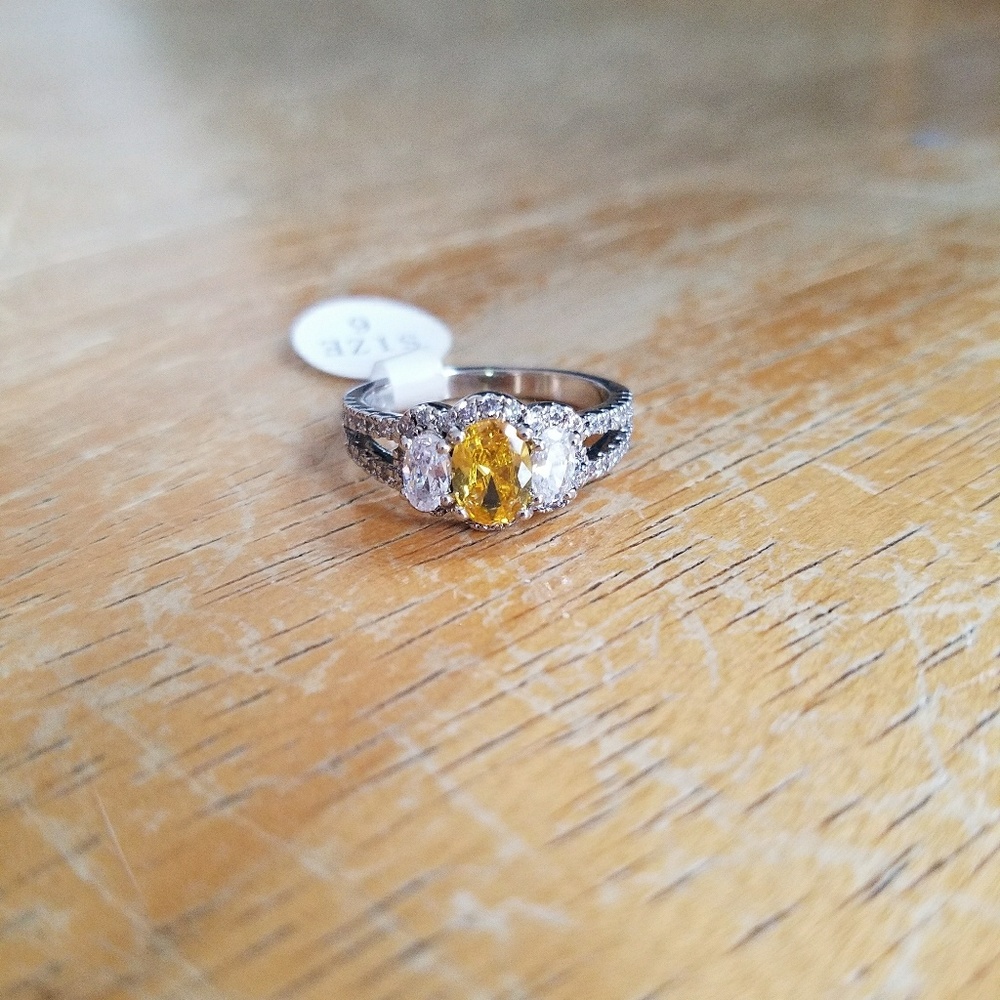 🌟Sale🌟  ☄Diamond/Yellow Gemstone Ring☄