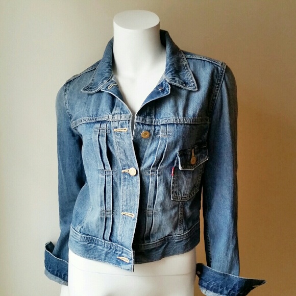 Levi's Jackets & Blazers - LEVI'S DISTRESSED JEAN JACKET