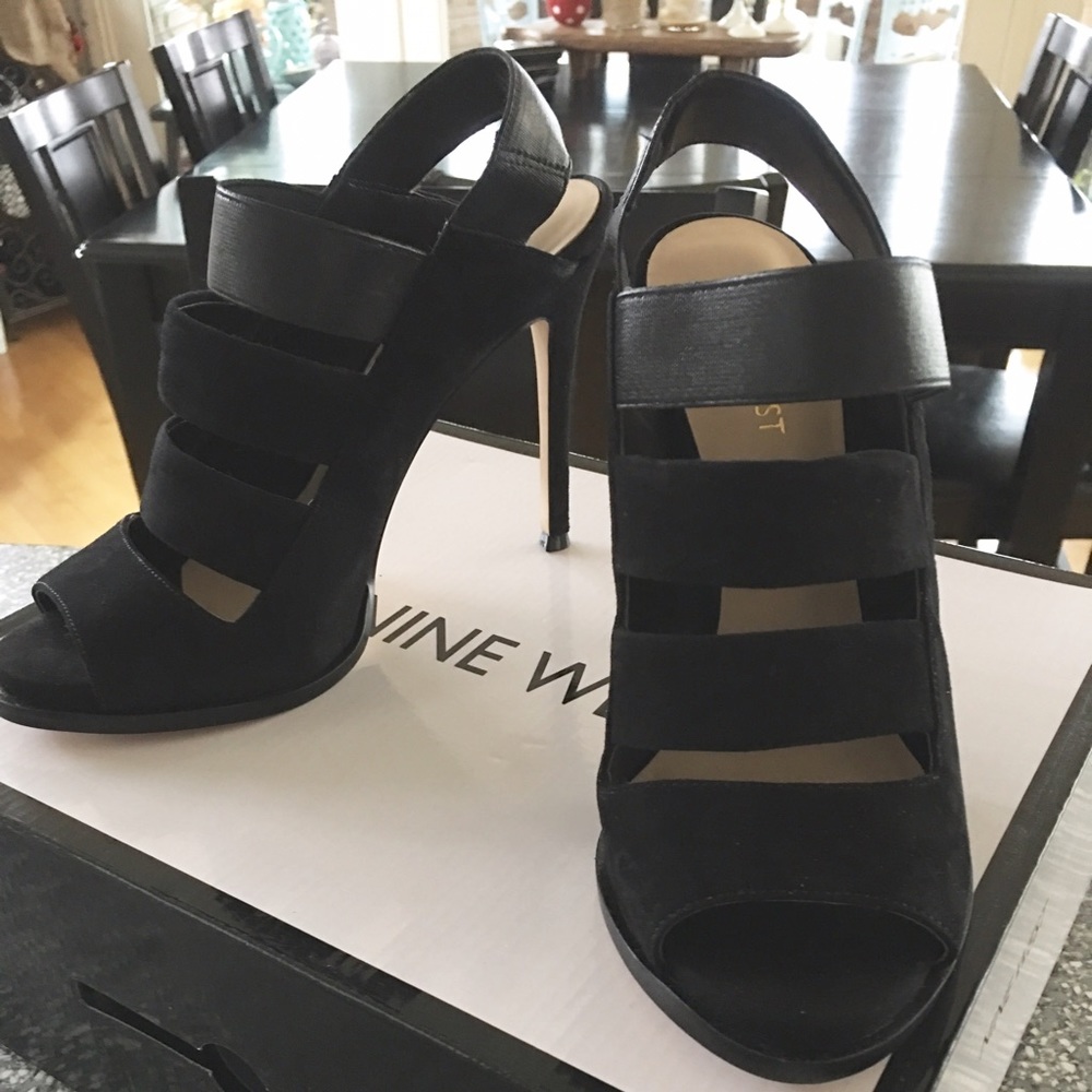 🌺NWT🌺Nine West 71/2 black strap suede heel.