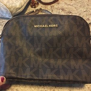 Michael kors crossbody bag (AS IS)***